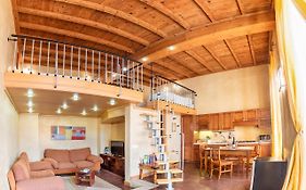 Colibri Lakeview Apartment